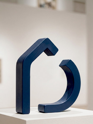 A realistic display of a 3D model of deyar logo